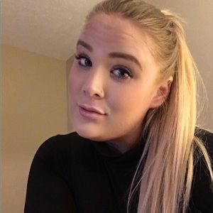 Meet your Posher, Caitlin